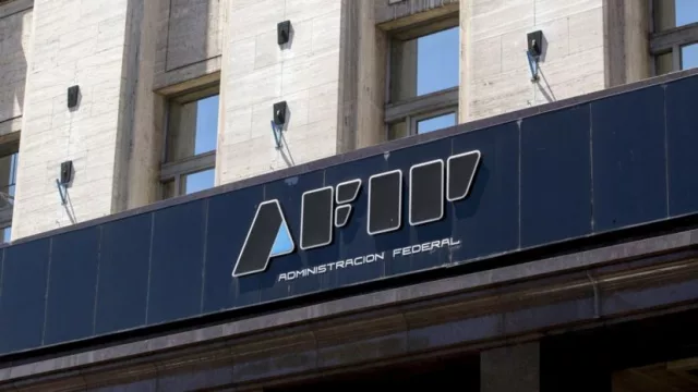 La AFIP intimó a 120.000 empresas: hay inmobiliarias y colegios privados en la mira
