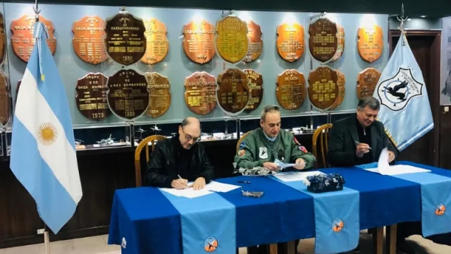 El Clúster Aeroespacial de la provincia acuerda para desarrollar un área de ciencia y técnica 