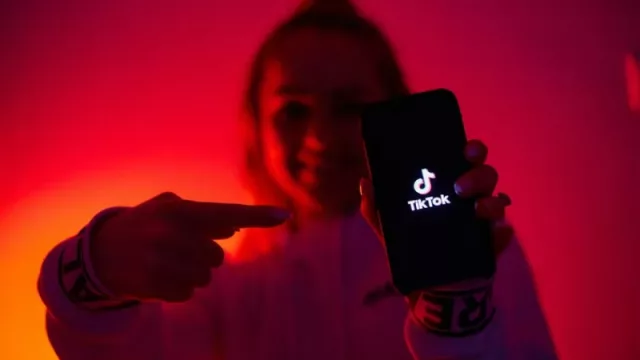 ¿Qué es lo que hace que nos enganchemos a TikTok? (el motivo cambia según la edad)