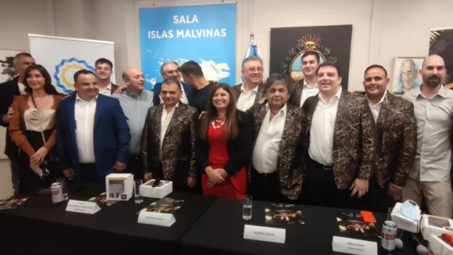 En su gira por España, Los Palmeras dieron un show en el Consulado Argentina en Barcelona 