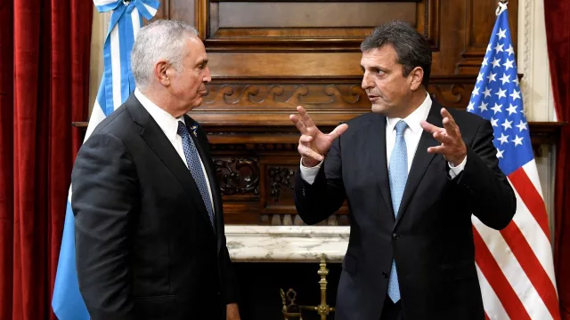 Massa recibió en el Congreso al embajador de EEUU, Marc Stanley