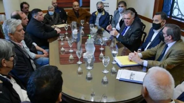 El Gobierno tucumano afirma que “la zafra, por falta de gasoil, no se va a parar”