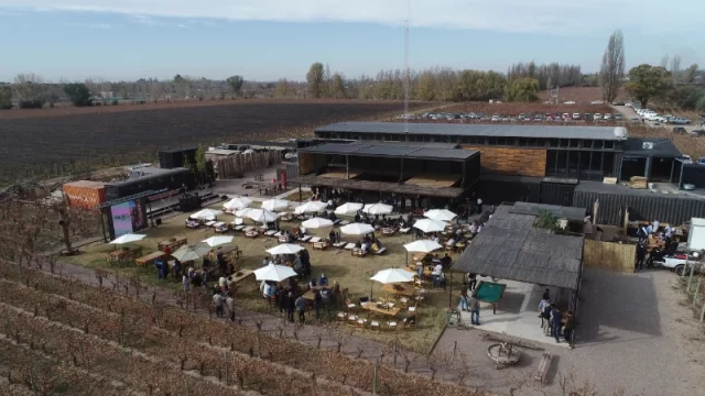 Cinco empresas mendocinas se unieron para agasajar a clientes por el fin de la cosecha