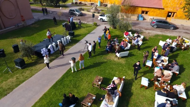 Laur distinguida con la Marca País tiene nuevo embajador Christophe Krywonis