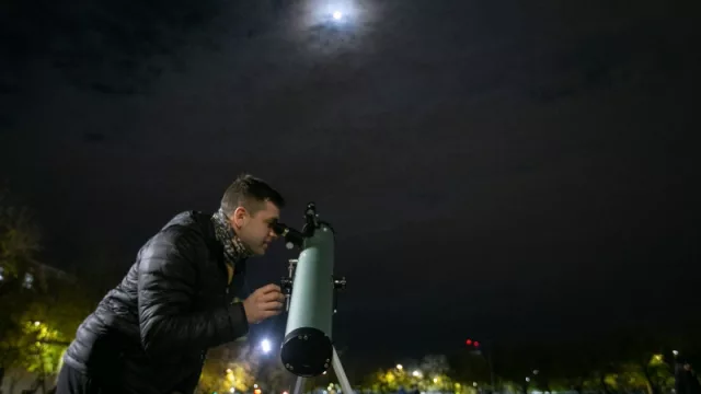 La Luna Roja convocó a cientos de asistentes en el Parque Cívico  
