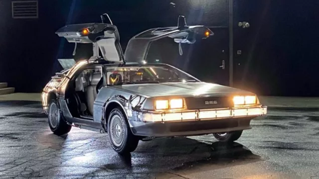 Ni el Doc Brown lo imaginó así, el nuevo DeLorean se deja ver
