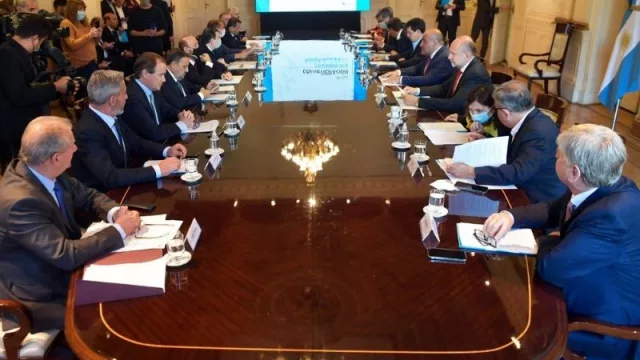 Coparticipación: Gobernadores y autoridades de 19 provincias respaldaron la posición del Gobierno nacional