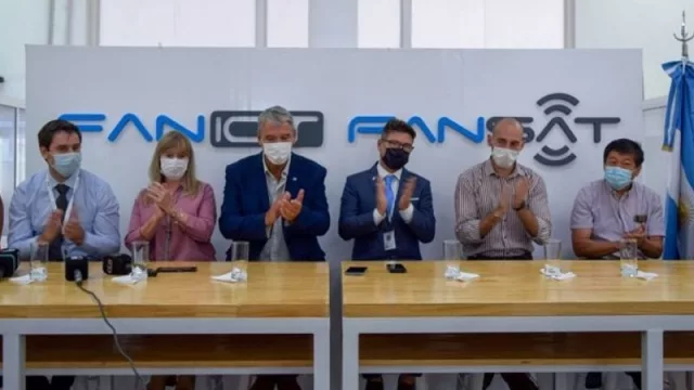 Se inauguró el programa FanSat en Oberá (realizará nanosatélites)