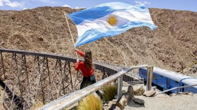 El Tren a las Nubes y el dique Cabra Corral la rompen en este verano