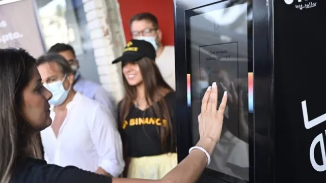 En dos semanas, hubo 5.000 transacciones en el primer cajero de criptomonedas de Uruguay