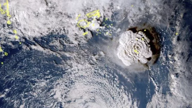 Por qué la erupción volcánica en Tonga ha sido tan violenta, y qué podría ocurrir ahora