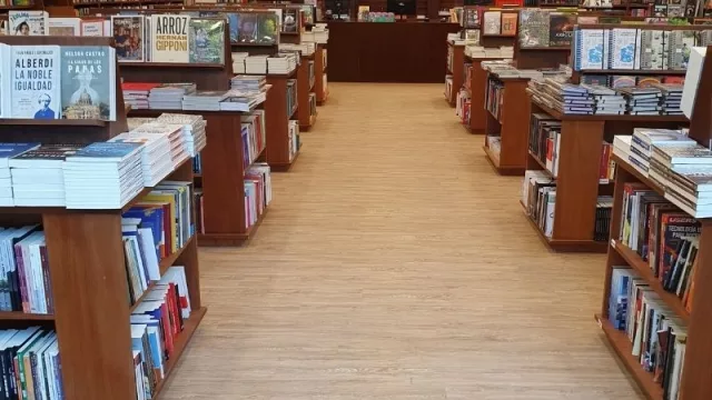 Palmares reabrió un nuevo Yenny (la libreria mas grande argentina en Mendoza) 