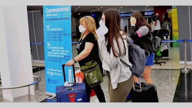 El Gobierno flexibiliza los requisitos para que turistas sin vacunación completa entren al país: hay letra chica