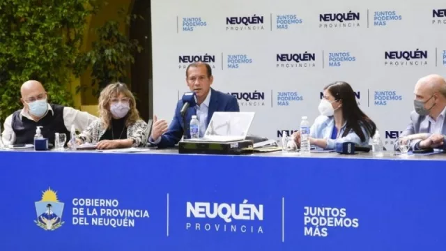 El gobierno neuquino presentó un presupuesto con superávit para 2022