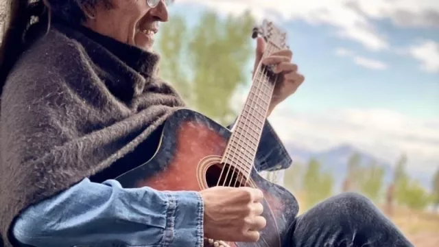 El músico Felipe Staiti se presenta en Cervecería Patagonia