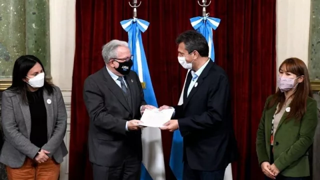 El congreso impulsa la renovación total del Hospital de Clínicas