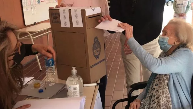 Jornada electoral en Mendoza (PASO con zonda)