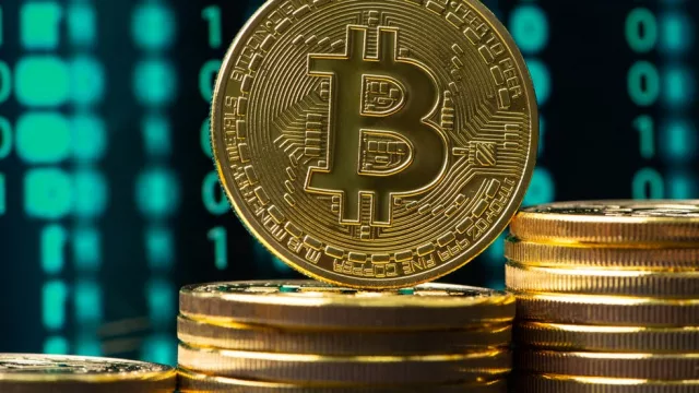 La CNV pone cepo al rulo del dólar y prohíbe vender Bitcoin