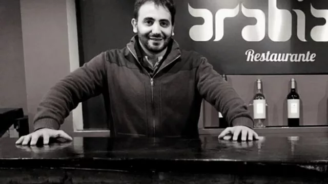 Los árabes abrieron un restaurante al estilo Medio Oriente en plena ciudad