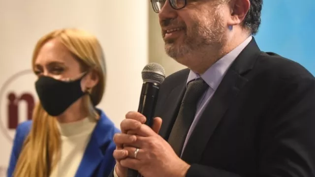 Kulfas inauguró en las instalaciones del INV el primer Centro de Ayuda PyME