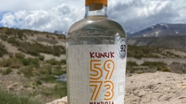 Gin Kunuk 5673 premiado en Inglaterra