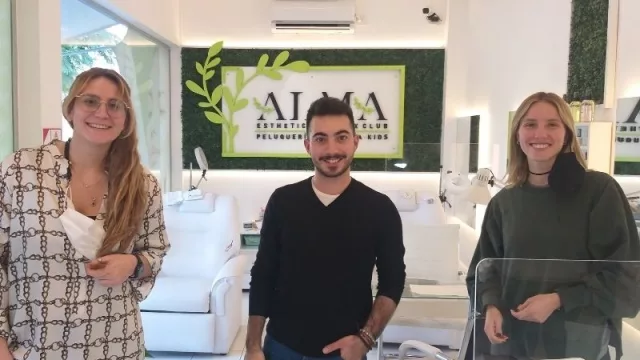 Alma Estética y Peluquería invitó aun Relax Moment para festejar el día del Periodista 