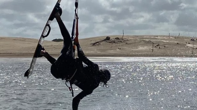 Volar sobre el agua: crecimiento del kitesurf en Mendoza