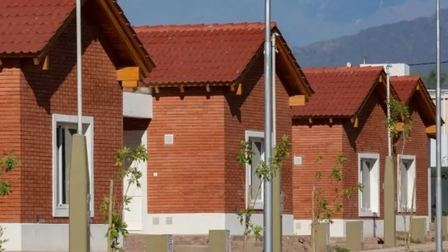 Natania entregó 26 nuevas viviendas en Mendoza