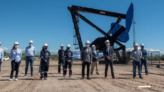 Mendoza Activa Hidrocarburos: Suarez visitó uno de los yacimientos reactivados y destacó las inversiones y la mano de obra del plan