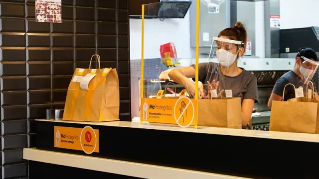 En la vuelta de Aeroparque también reabrió el local de McDonald's (con estrictos protocolos)