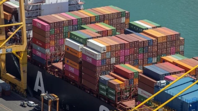 Por mayor control se frenó el ingreso de computadoras, calzado y neumáticos