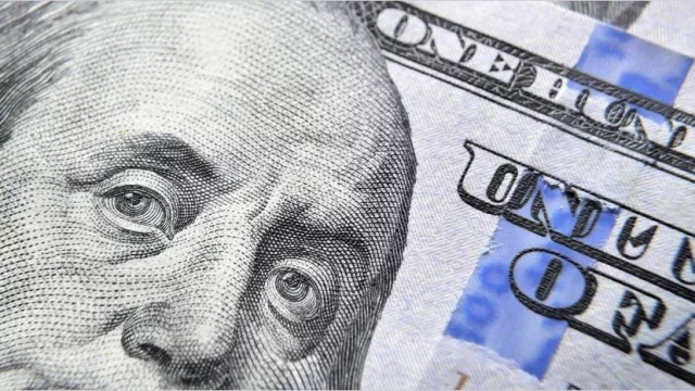 Dólar: el BCRA vendió u$s 80 millones y el mayorista sumó 12 centavos