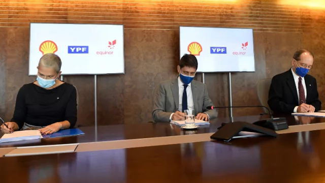 YPF y Equinor anunciaron un importante acuerdo con Shell para la exploración del área CAN 100 en el offshore argentino