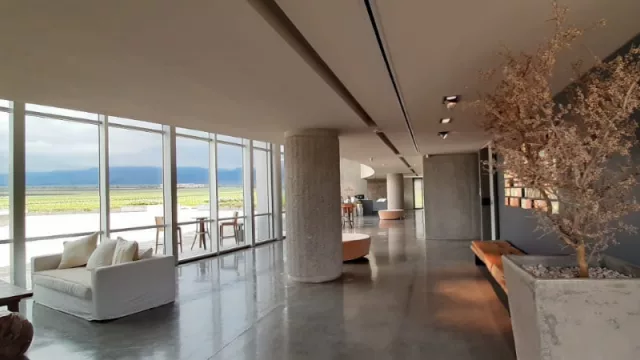 Así es por dentro DiamAndes, el mejor restaurante de bodegas del año en Mendoza