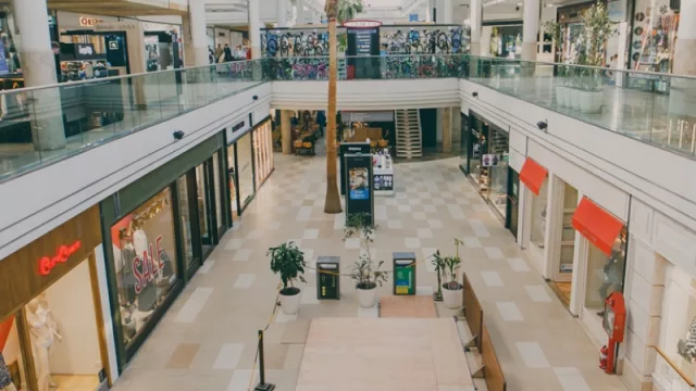 El Mendoza Plaza Shopping extiende horarios, continúa con promociones bancarias por las Fiestas y estrena el local We Outlet