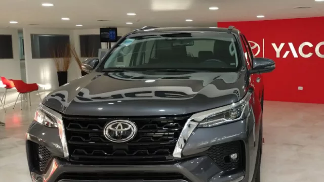 Los renovados pesos pesados de Toyota ya están en Mendoza: desembarcaron la nueva SW4 y Hilux 2021