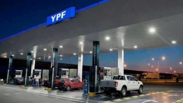 Efecto cascada: YPF subió el precio de sus combustibles y ahora otras empresas cambian la pizarra