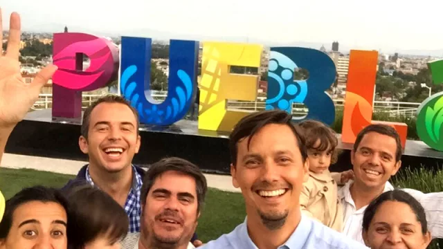 Entre Santos y Demonios