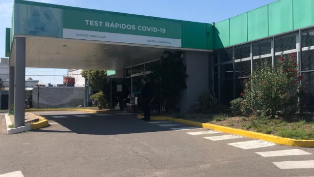 Cómo saber en 30 minutos si tenés o tuviste COVID-19 (en tu oficina o sin bajarte del auto)