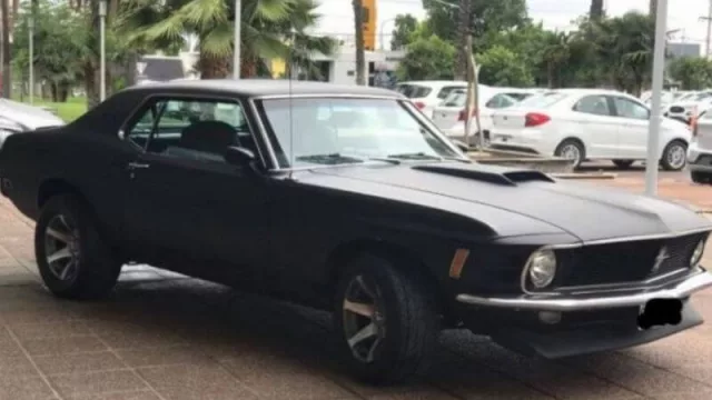 ¿Cómo encontrar neumáticos nuevos para autos clásicos?