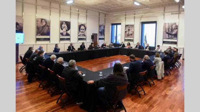 Cómo es el "operativo seducción" de empresarios que lanzó el Gobierno para buscar respaldo ante el FMI