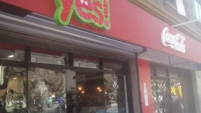 Atención diputados y senadores: desde el lunes el entrañable bar Cuarto Intermedio es reemplazado por un drugstore de la cadena Yes (tendrá un mini café)