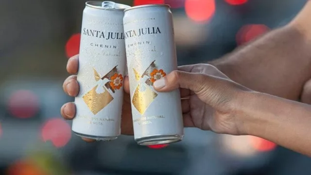 El vino en lata sale a pelearle el mercado joven a la cerveza con bodegas de renombre: las propuestas de Bianchi, Estancia Mendoza, Finca Las Moras, López y Santa Julia