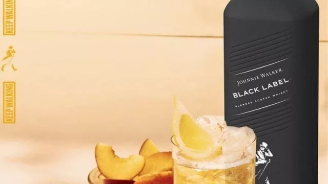 Diageo se juega y lanza un "Johnnie Negro" en la primera botella 100% libre de plástico (Pulpex, ¿el futuro?)