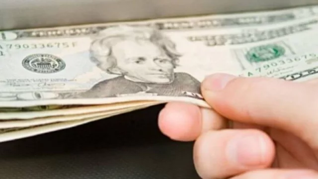 En Mendoza ya hay cajeros automáticos en los que se pueden extraer los US$ 200 permitidos por el Gobierno Nacional