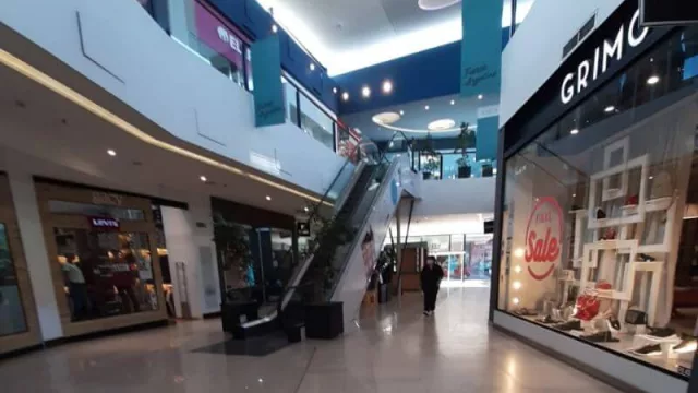 Instalaciones de la Barraca Mall