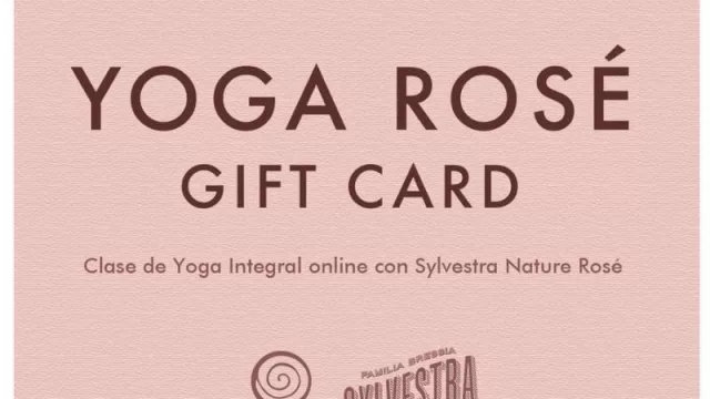 Equilibrio perfecto: yoga en casa junto a un espumante rosé