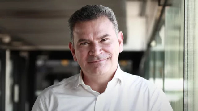 Estuardo Ortiz, CEO de JetSmart.
