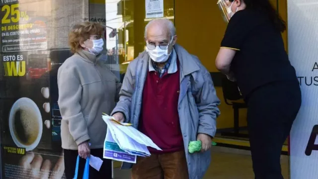 El Gobierno evalúa que los aumentos a jubilados salgan por decreto durante todo el año