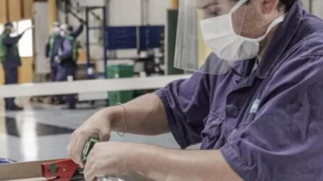 Ford Argentina donó 20.000 protectores faciales (producidos en su planta de Pacheco) a Cruz Roja Argentina